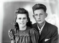 Panna z kawalerem. Ok. 1945 rok *Girl with a bachelor. Ca. 1945