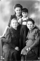 Rodzina. Ok. 1945 rok * Family. Ca. 1945
