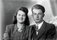 Dziewczyna i chłopak. Ok. 1955 rok *Girl and boy. Ca. 1955