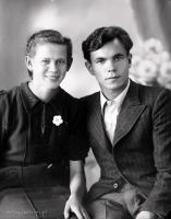 Dziewczyna i chłopak. Ok. 1945 rok *Girl and boy. Ca. 1945
