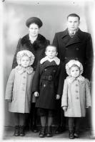 Rodzina.  Ok. 1945 rok *Family. Ca. 1945