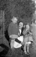Kobieta z dziećmi. Ok. 1950 rok *Woman with children. Ca. 1950