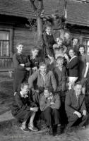Pamiątkowe zdjęcie z Białegostoku. Ok. 1950 rok *Commemorative photo from Bialystok. Ca. 1950