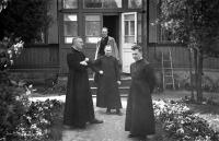 Księża w Łapach. Ok. 1943 rok *Priests in Łapy. Ca. 1943