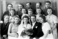 <p>Pamiątka ślubu w Łapach. Ok. 1945 rok</p>

<p>A wedding memento in Lapy. Circa 1945.</p>
