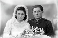 Ślub podoficera. Ok. 1945 rok
The wedding of a noncommissioned officer. Circa 1945.