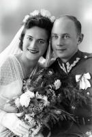 <p>Ślub oficera. Ok. 1945 rok, </p>

<p>Officer's marriage ceremony ca 1945</p>
