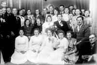   Wspólne zdjęcie na pamiątkę ślubu. Ok. 1945 rok,  Wedding photograph ca 1945