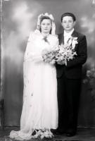 Pamiątka ślubu. Ok. 1945 rok * Wedding memento. Ca 1945