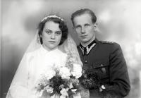Ślub fromicera. Ok. 1950 rok *Married couple  from  fromficer. Ca 1950