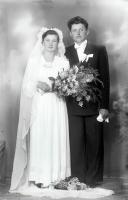 Pamiątka ślubu. Ok. 1945  *Wedding memento. Ca. 1945