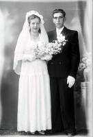 Pamiątka ślubu. Ok. 1945 rok  *Wedding memento. Ca. 1945