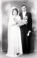 Pamiątka ślubu. Ok. 1950 rok *Wedding memento. Ca. 1950