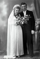 Pamiątka ślubu. Ok. 1943 rok *Wedding memento. Ca. 1943