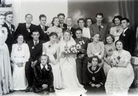 <p>Nowożeńcy i goście weselni; The Newlyweds</p>
