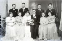  Pamiątka Ślubu ; A memento photograph of the wedding<br />Dofinansowano ze srodków Ministerstwa Kultury i Dziedzictwa Narodowego i Starostwa Powiatowego w Bialymstoku.<br />