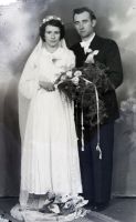  Pamiątka ślubu ; A memento photograph of the wedding<br />Dofinansowano ze srodków Ministerstwa Kultury i Dziedzictwa Narodowego i Starostwa Powiatowego w Bialymstoku.<br />