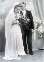  Pamiątka ślubu ; A memento photograph of the wedding<br />Dofinansowano ze srodków Ministerstwa Kultury i Dziedzictwa Narodowego i Starostwa Powiatowego w Bialymstoku.<br />