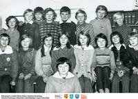 Uczniowie szkoły w Kowalewszczyźnie  **Pupils of the school in Kowalewszczyzna - s441<br />Dofinansowano ze środków Ministra Kultury i Dziedzictwa Narodowego, Starostwa Powiatowego w Białymstoku, Urzędu Miejskiego w Łapach, Gminy Sokoły<br />