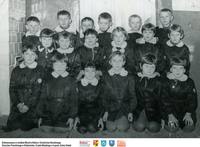 Uczniowie szkoły w Kowalewszczyźnie  **Pupils of the school in Kowalewszczyzna - s448<br />Dofinansowano ze środków Ministra Kultury i Dziedzictwa Narodowego, Starostwa Powiatowego w Białymstoku, Urzędu Miejskiego w Łapach, Gminy Sokoły<br />