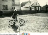 Dziecko na rowerze  **Child on a bicycle - s451<br />Dofinansowano ze środków Ministra Kultury i Dziedzictwa Narodowego, Starostwa Powiatowego w Białymstoku, Urzędu Miejskiego w Łapach, Gminy Sokoły<br />