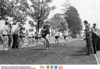 Ścigają się na bieżni  **Running along the race track - sk257<br />Dofinansowano ze środków Ministra Kultury i Dziedzictwa Narodowego, Starostwa Powiatowego w Białymstoku, Urzędu Miejskiego w Łapach, Gminy Sokoły<br />