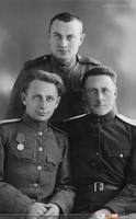Trzech żołnierzy sowieckich;  *Three Soviet soldiers  **4517<br />