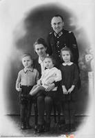 Rodzina niemieckiego kolejarza;  *German railwaymans family  **4674<br />