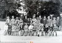 Przedszkolaki w parku;  *Kindergarten pupils in the park **6766<br />