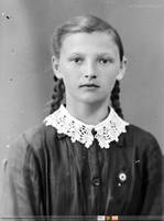 Dziewczyna z warkoczami;  *Girl with plaits **7270<br />