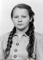 Dziewczyna z warkoczami;  *Girl with plaits **7442<br />