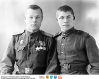 Żołnierze Armii Czerwonej – szeregowiec i podoficer** Red Army soldiers - private and non-commissioned officer  -8010<br />Dofinansowano ze środków Ministra Kultury i Dziedzictwa Narodowego, Starostwa Powiatowego w Białymstoku, Urzędu Miejskiego w Łapach, Gminy Sokoły<br />