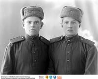 Żołnierz Armii Czerwonej – dwóch szeregowców** Red Army soldiers - two privates  -8032<br />Dofinansowano ze środków Ministra Kultury i Dziedzictwa Narodowego, Starostwa Powiatowego w Białymstoku, Urzędu Miejskiego w Łapach, Gminy Sokoły<br />
