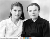 Matka z córką?** Mother with daughter?  -8215<br />Dofinansowano ze środków Ministra Kultury i Dziedzictwa Narodowego, Starostwa Powiatowego w Białymstoku, Urzędu Miejskiego w Łapach, Gminy Sokoły<br />